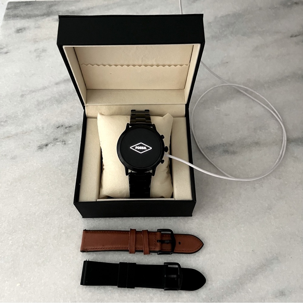 NWOT Fossil Gen 5 Carlyle Black Stainless Steel Touchscreen Smartwatch & 2 Bands